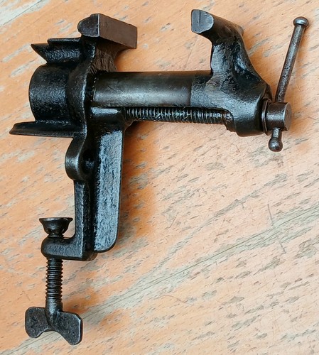 Antique small vice - small,