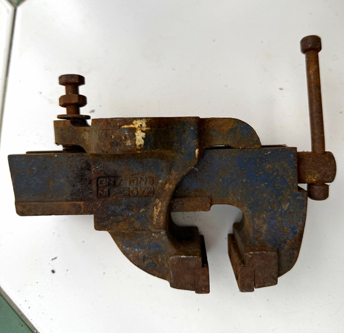 Antique bench vice metal - metal, jaw